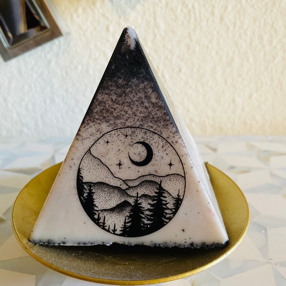 NWT Mountain Coffee Candle - Picture 3 of 5